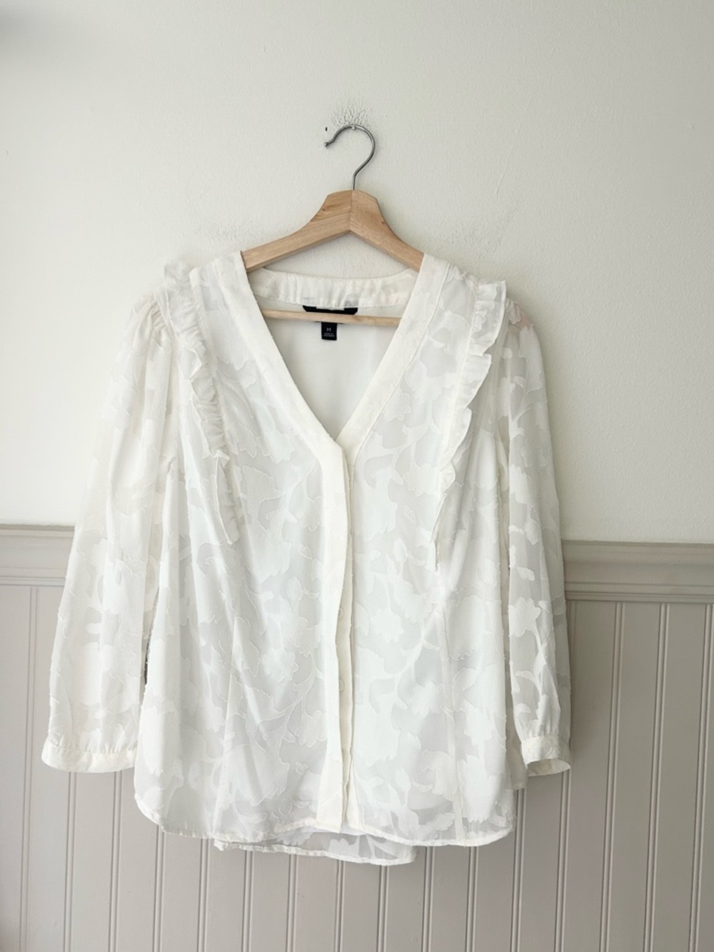 Simply Vera Vera Wang Medium White Lace V Neck Long Sleeve Blouse